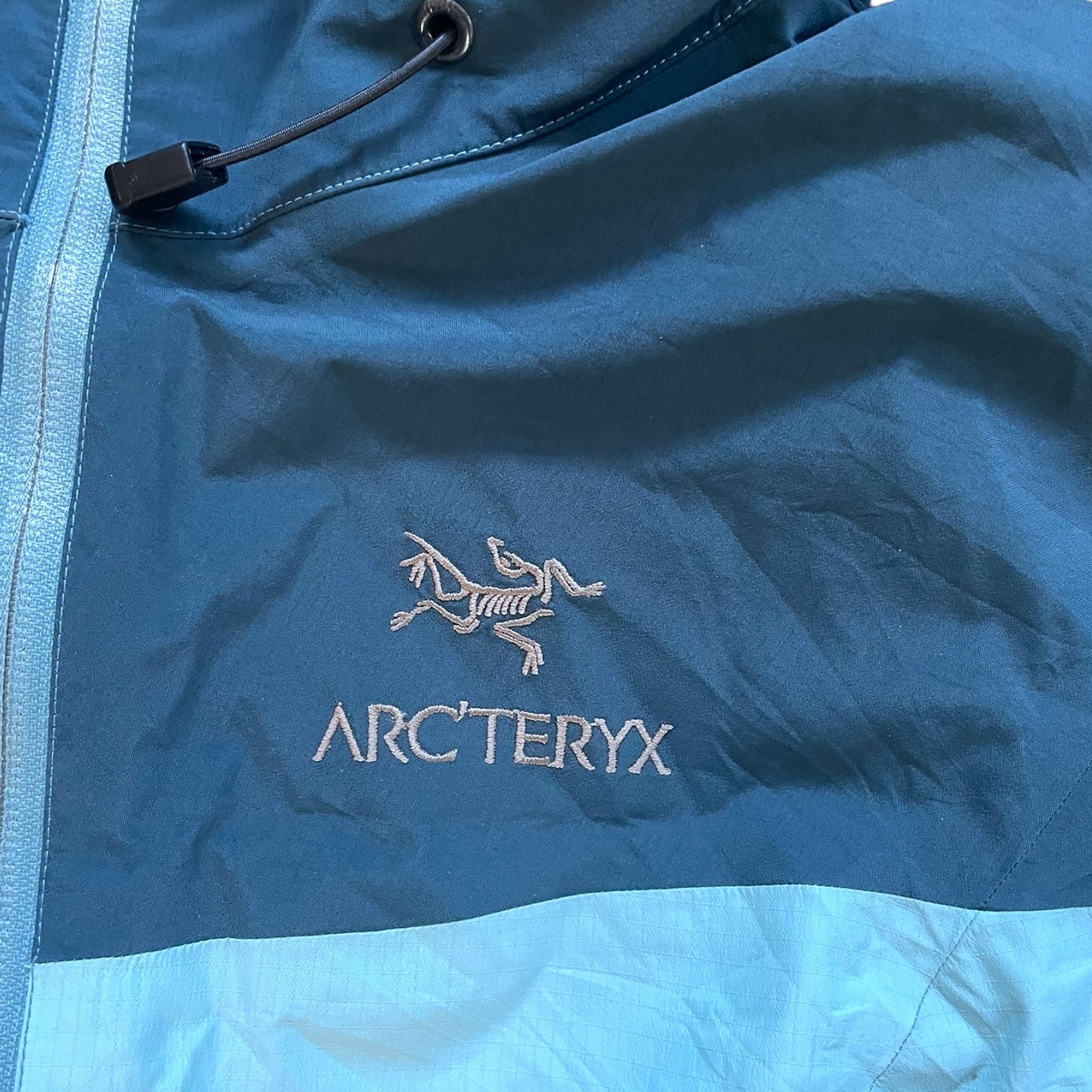 Women's M Two-Tone Blue Heavyweight Arcteryx Goretex Jacket